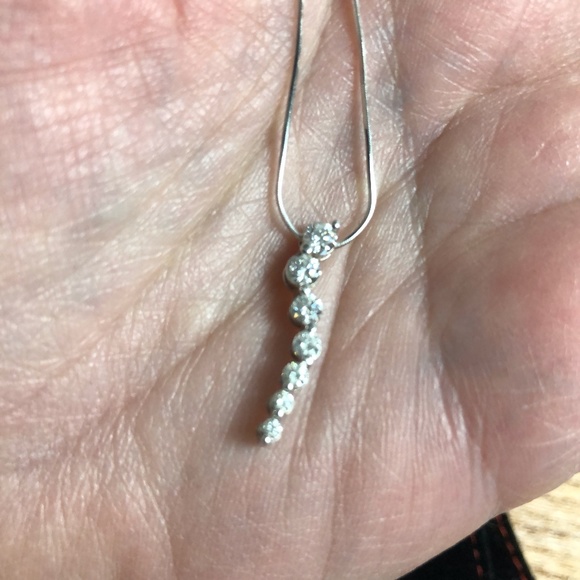 NEW Gorgeous 3/4 Ct Diamond White Gold Journey Necklace - Picture 9 of 11